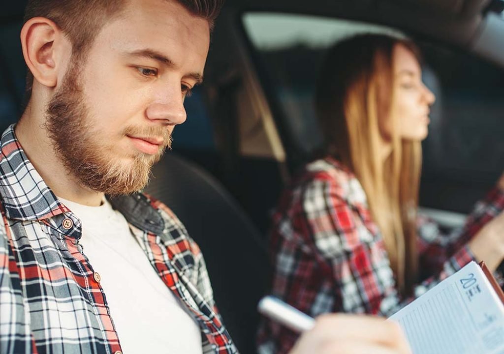 male-instructor-and-female-student-driving-lesson-LJCWV68.jpg